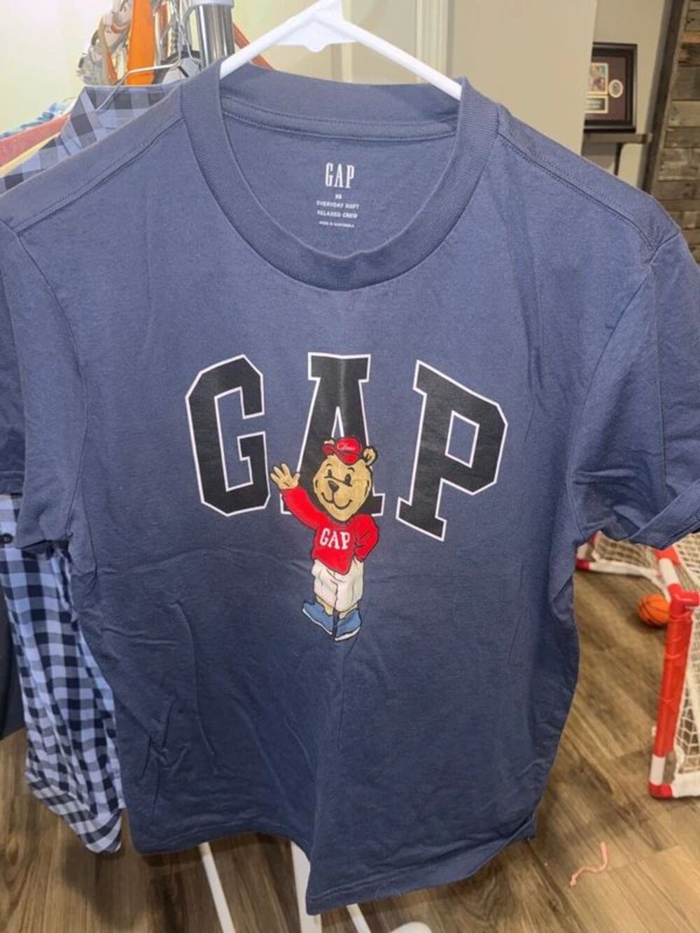 Men’s Gap t shirt